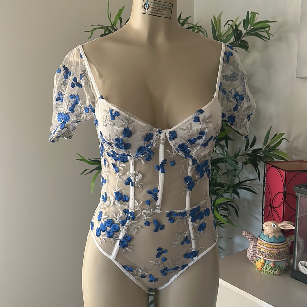 ❗️SALE❗️ 3x$25 Floral body suit